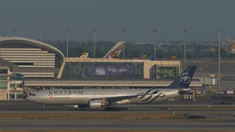 boeing 777 300er china airlines.